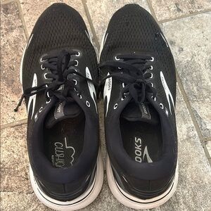 Brooks Men's Black and White Athletic Shoes